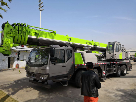 Κινεζικός γερανός βαριών φορτηγών 55Ton με την τιμή QY55V552 εργοστασίων ανταλλακτικών